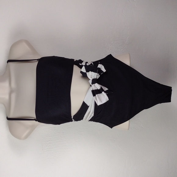 ❤️Bundle Only❤️ Nordstrom One Piece Black & White Cut Out High Cut Swim Suit - Picture 12 of 12